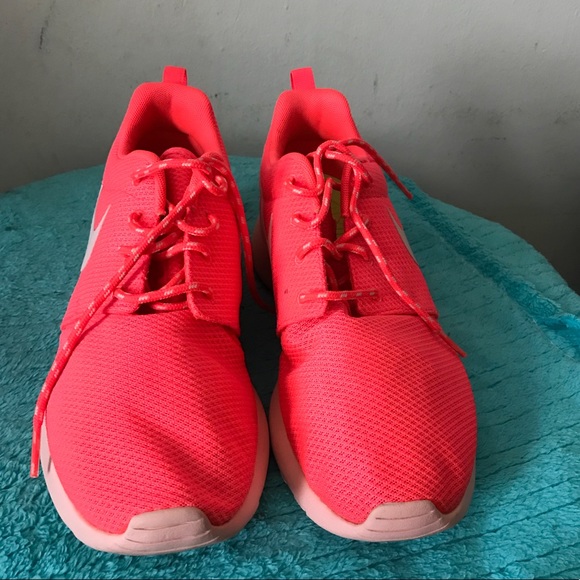 Nike Roshe Hot Punch - Picture 2 of 5